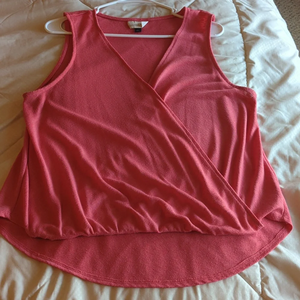 Universal Thread Top - Picture 1 of 2